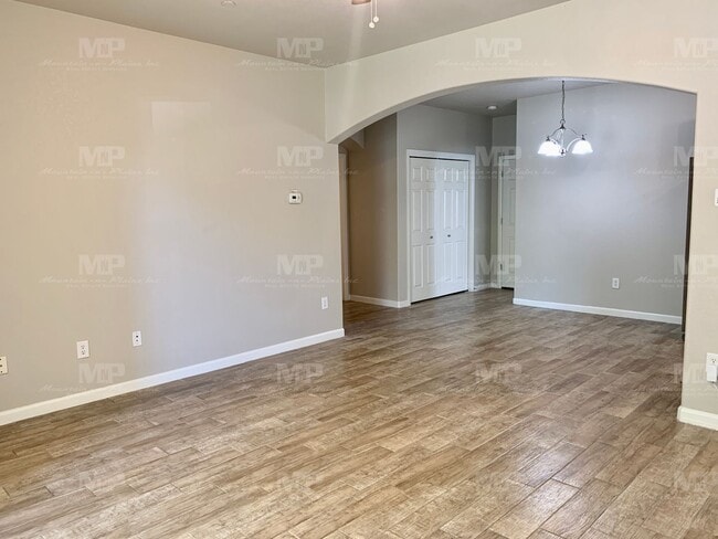 Building Photo - 4825 Hahns Peak Dr