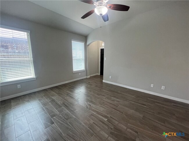 Building Photo - 1119 Creekside Orchard
