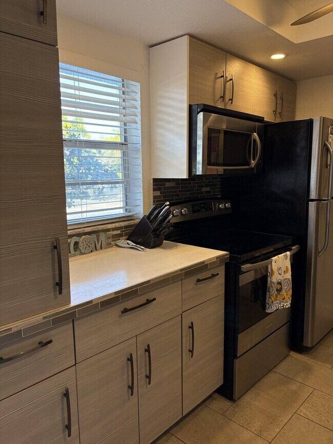 Foto del edificio - 330 NE 26th Ave