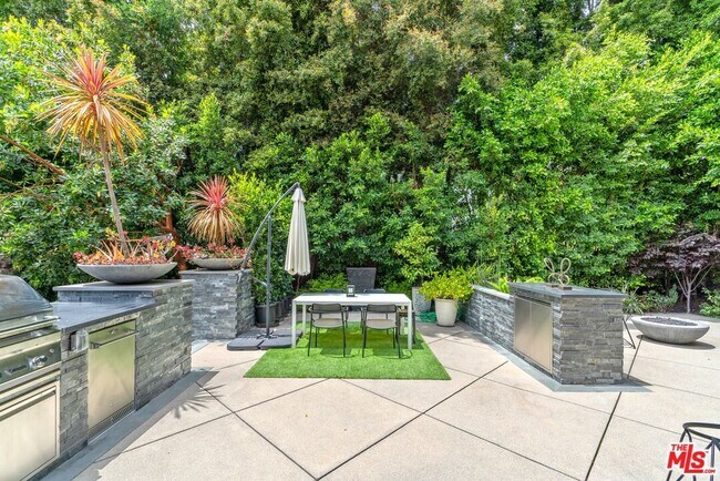 Foto del edificio - 2903 Nichols Canyon Rd