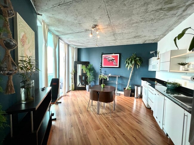 Foto del edificio - 690 SW 1st Ct