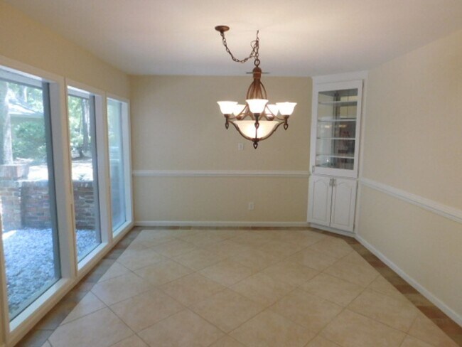 Foto del edificio - Home Located In Gated Community