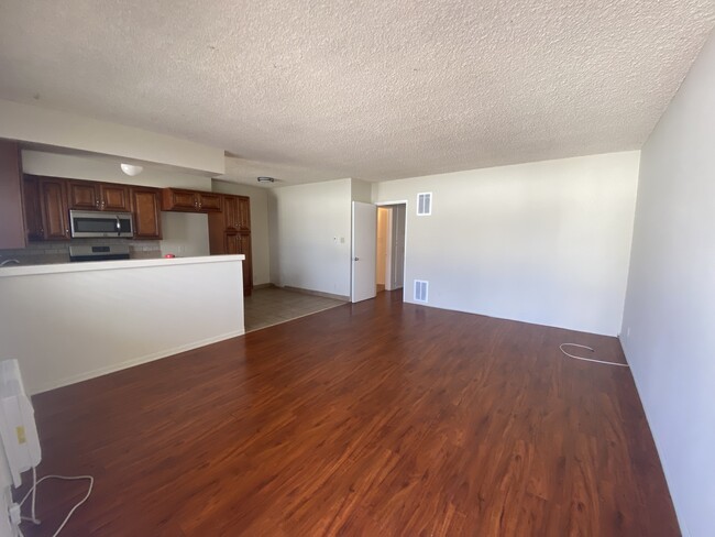 Entry / Living Room - 7461 Canby Ave