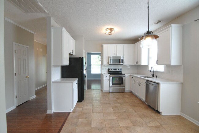 Building Photo - Stunning 2 story brick home 4 bedroom 2.5 ...