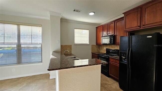 Building Photo - 909 Charo Pkwy