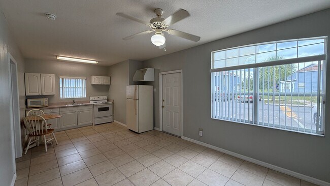 Building Photo - 627 Orchid Dr