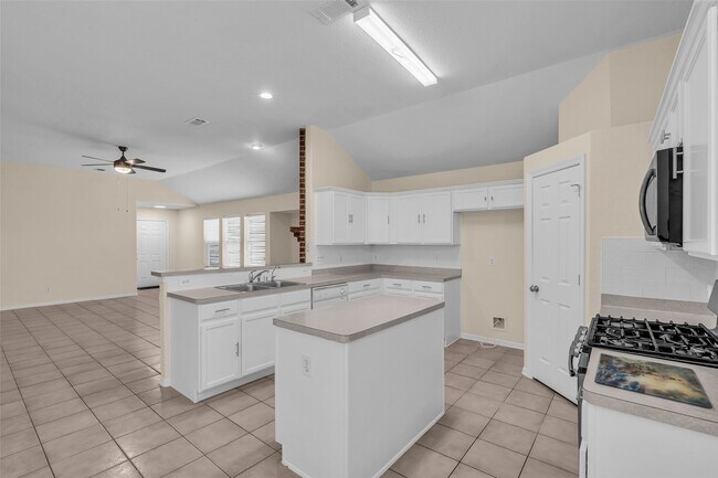 Building Photo - 6003 Decker Ridge Ct