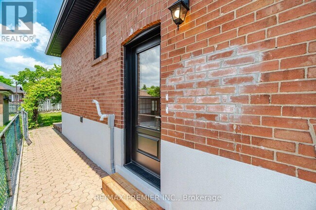 Building Photo - 62 Flamborough Dr