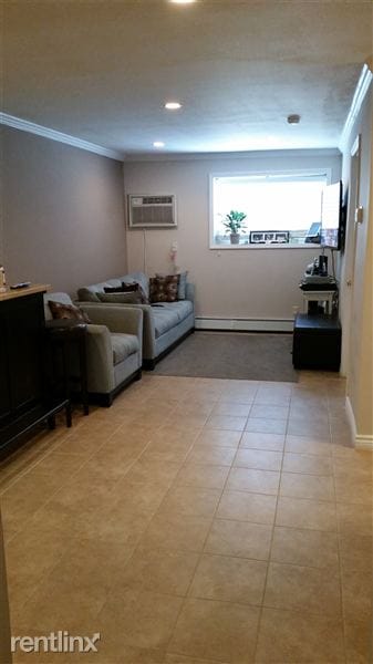 Building Photo - 1226 E 82nd St