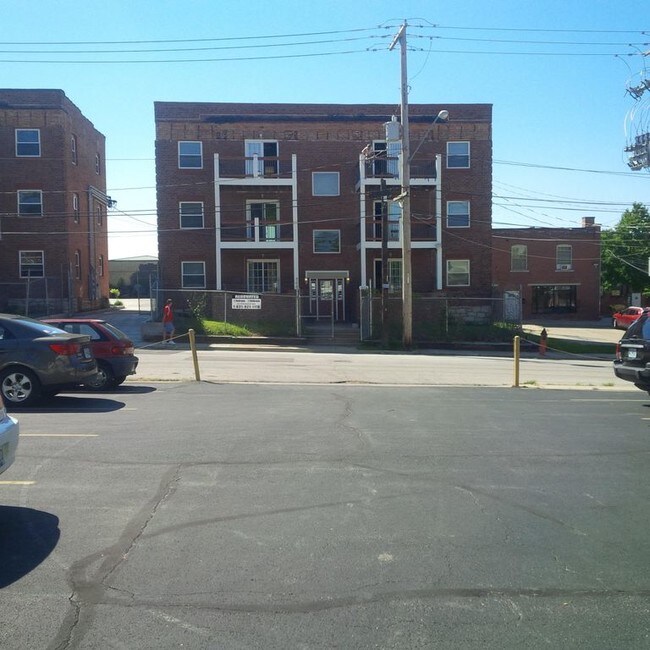 Building Photo - 3950 Walnut St