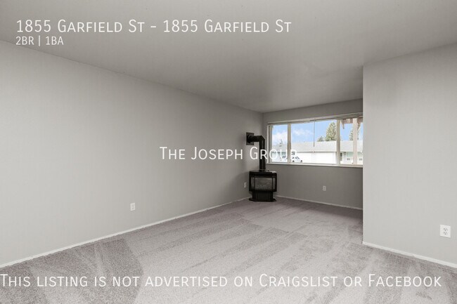 Building Photo - Roomy 2 bed/1 bath minutes from Downtown E...