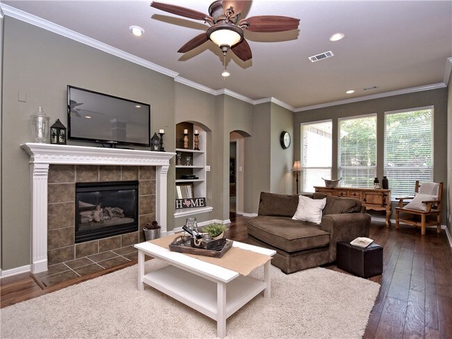Building Photo - 2408 Tivoli Dr