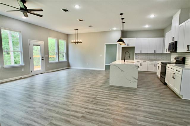 Foto del edificio - 851 Welch Ln