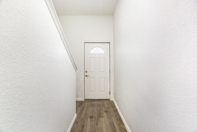 Foto del edificio - 8611 Key Windy Way