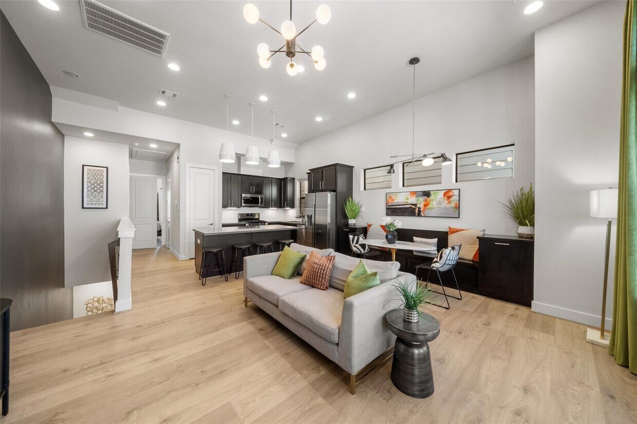 Foto principal - 2616 Riverside Dr