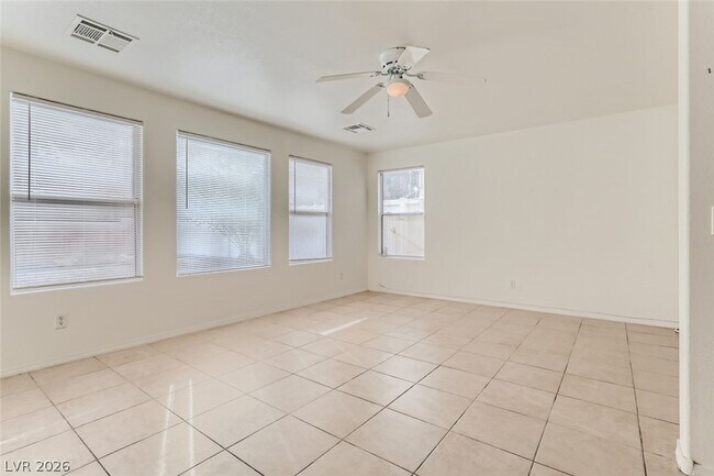 Foto del edificio - 2537 Begonia Valley Ave