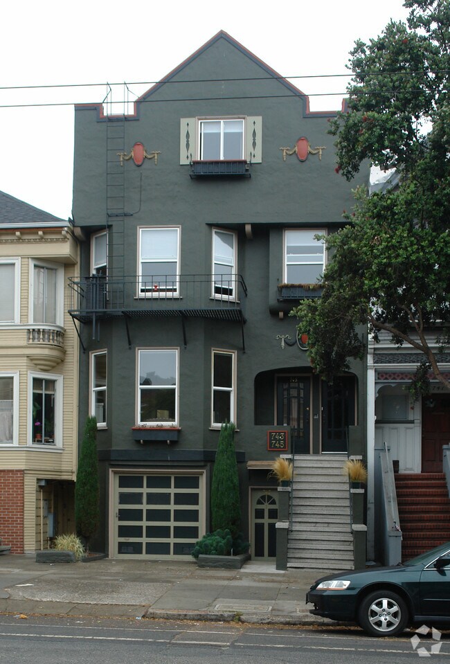 Foto del edificio - 743-745 Arguello Blvd