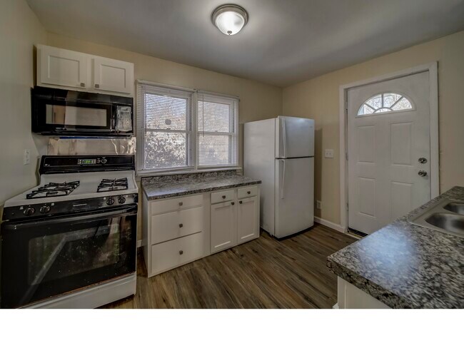 Foto del edificio - 24216 Stewart Ave