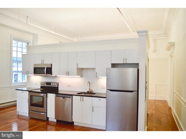 Building Photo - 1300 Spruce St
