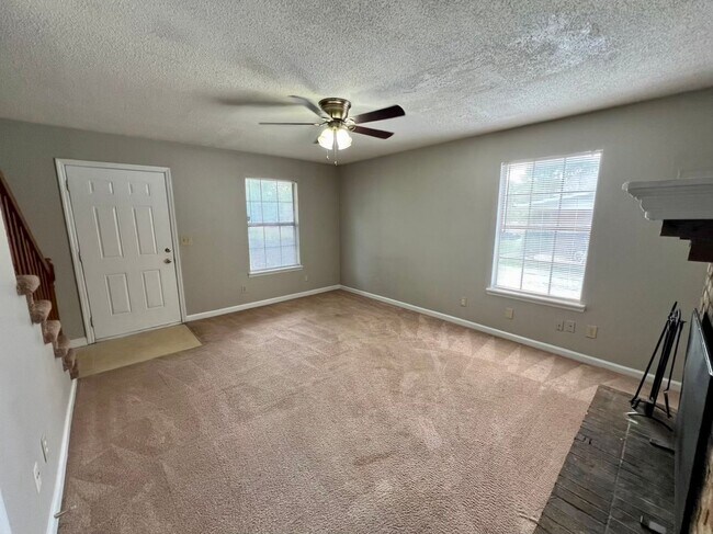 Foto del edificio - 2 Bed, 1.5 Bath Townhouse with Fireplace in Murfreesboro