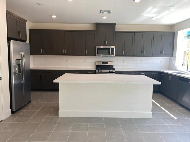Foto del edificio - 2404 Periwinkle Pl