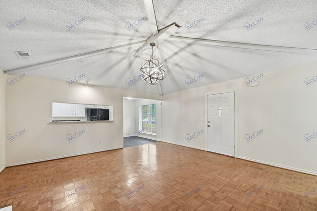 Building Photo - 709 Villa Ridge Dr