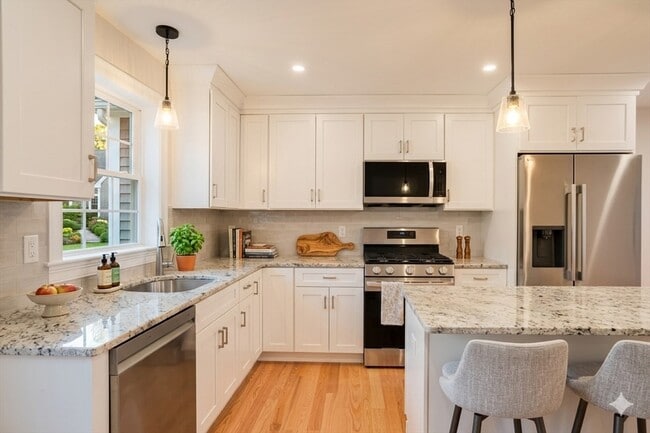 Building Photo - 515 Mendon Rd