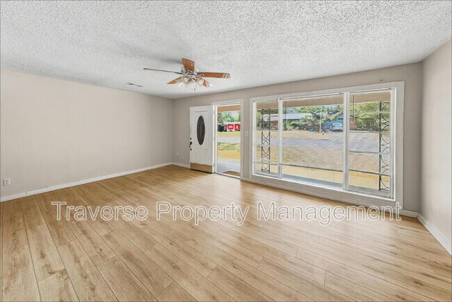 Building Photo - 3925 Reagan Dr