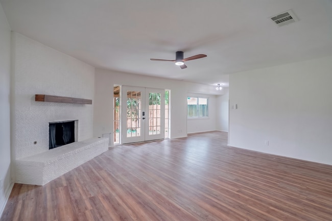 Building Photo - 606 Splitrock