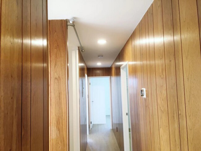 Building Photo - 112 Edgewood Dr