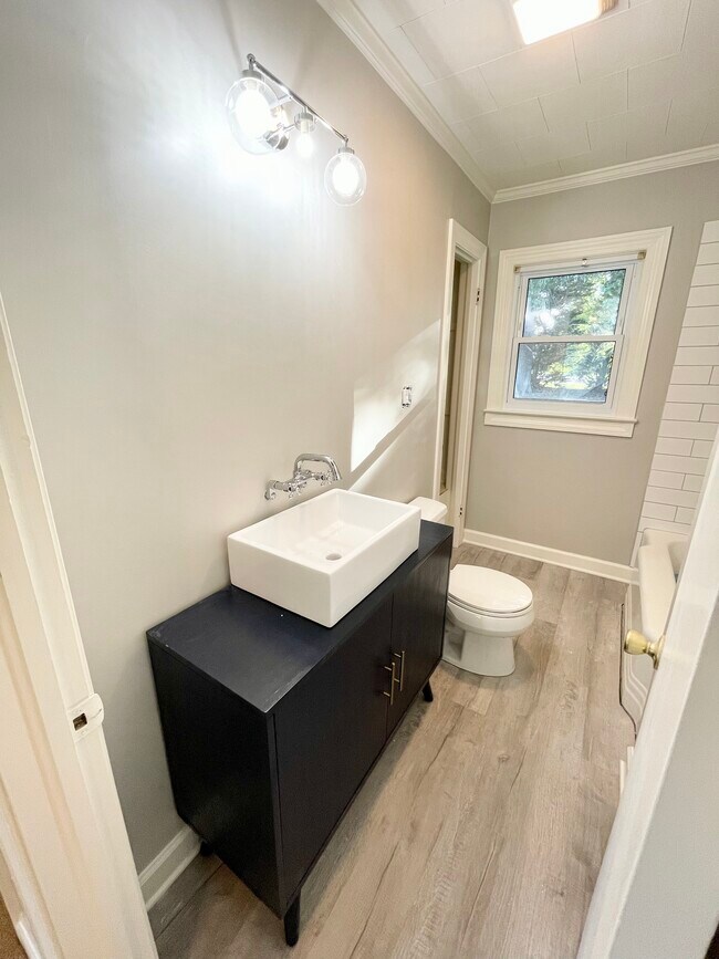 Foto del edificio - 904 Evelyn Ave