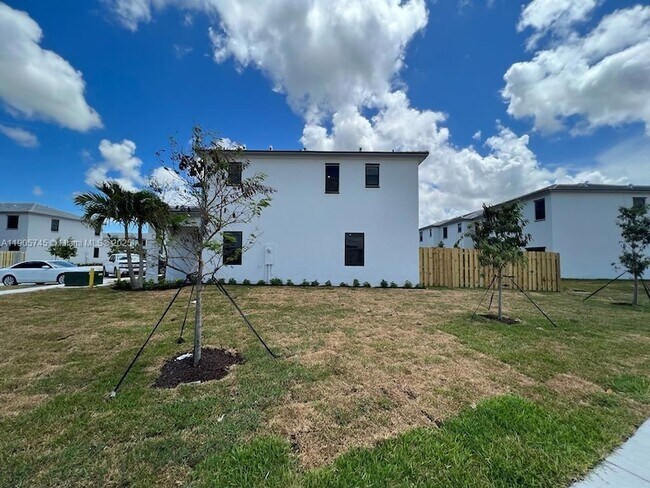 Foto del edificio - 28610 SW 133rd Ct
