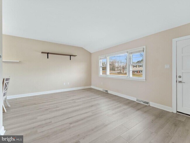 Foto del edificio - 74 Clement Dr