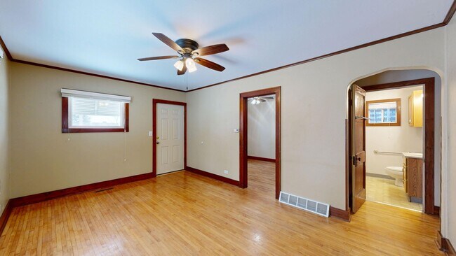 Building Photo - 2 Bedroom House for Rent