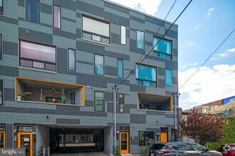 Building Photo - 2015 Blair St