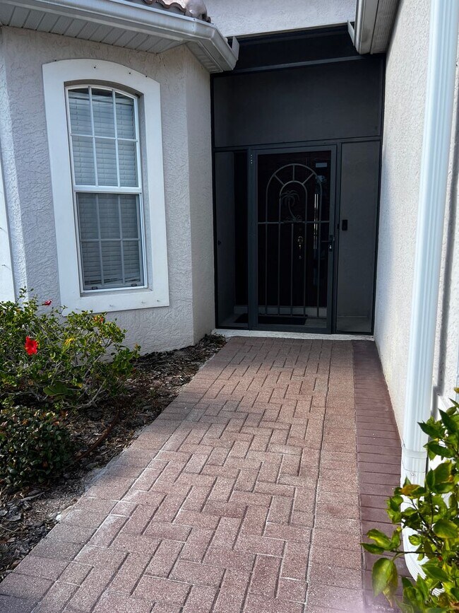 Foto del edificio - 3BD/2BA/3 Car Garage in Stoneybrook