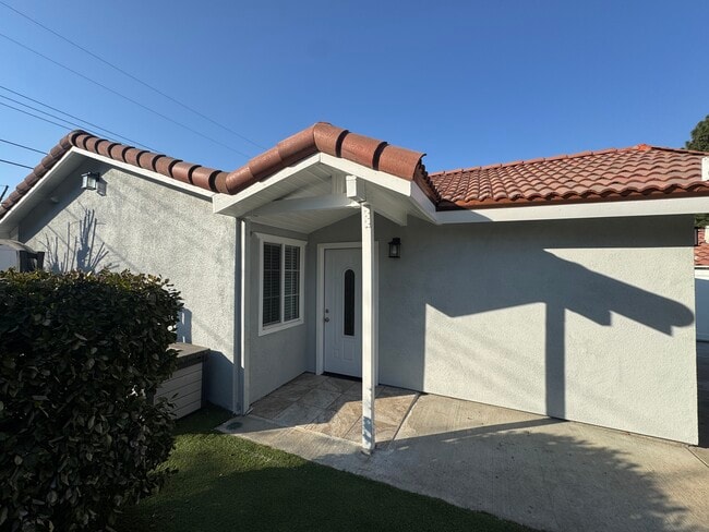Building Photo - 2737 Blakeman Ave
