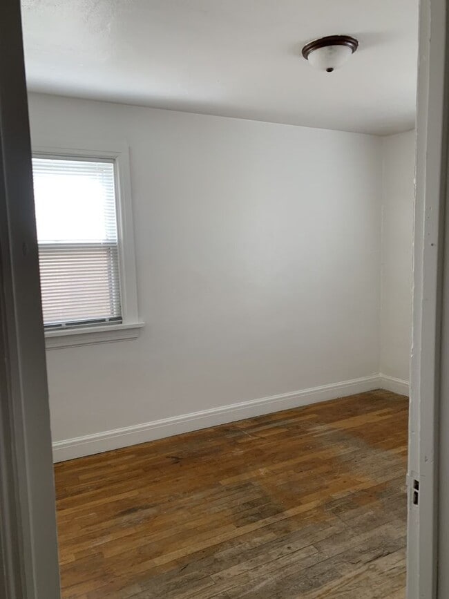 Building Photo - $850 - 1 Bedroom, 1 Bathroom Apartment in ...