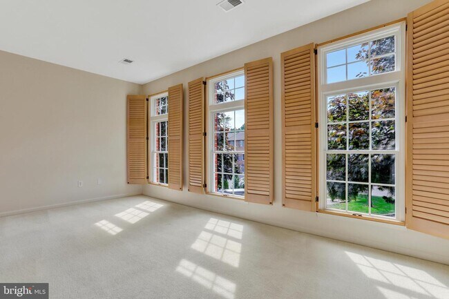 Foto del edificio - 1367 Lindsay Ln