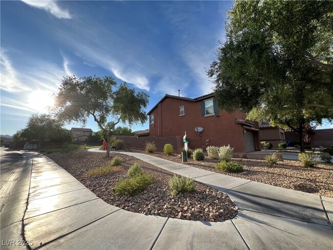 Building Photo - 9991 Pimera Alta St
