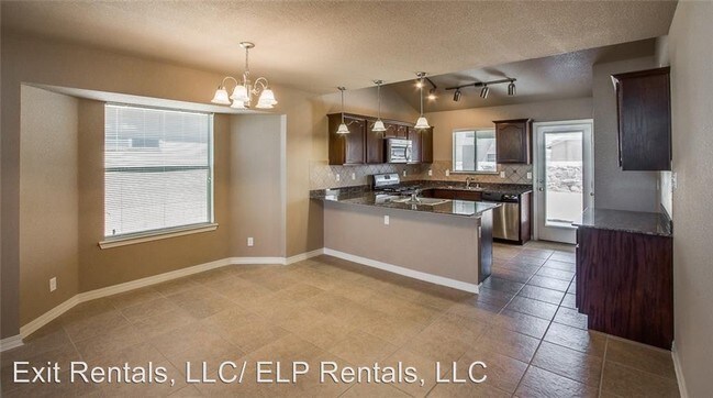 Foto del edificio - 4 br, 2 bath House - Red Man 7149