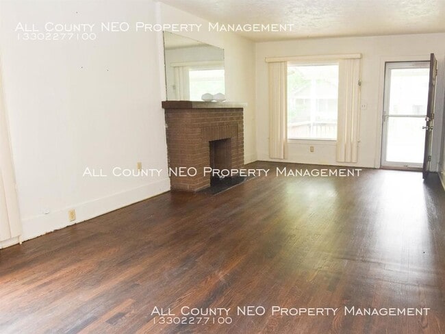Building Photo - Recently Updated Two Bedroom Home in Akron