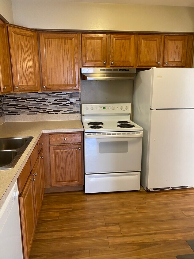 Primary Photo - 1703 W Dennis Dr