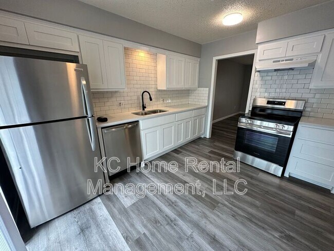 Building Photo - 1443 E. Haven Ln.
