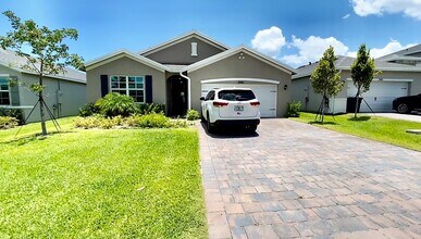 Building Photo - 2951 NE Breezeway Cir