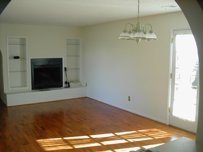 Building Photo - 2924 Sharon View Rd