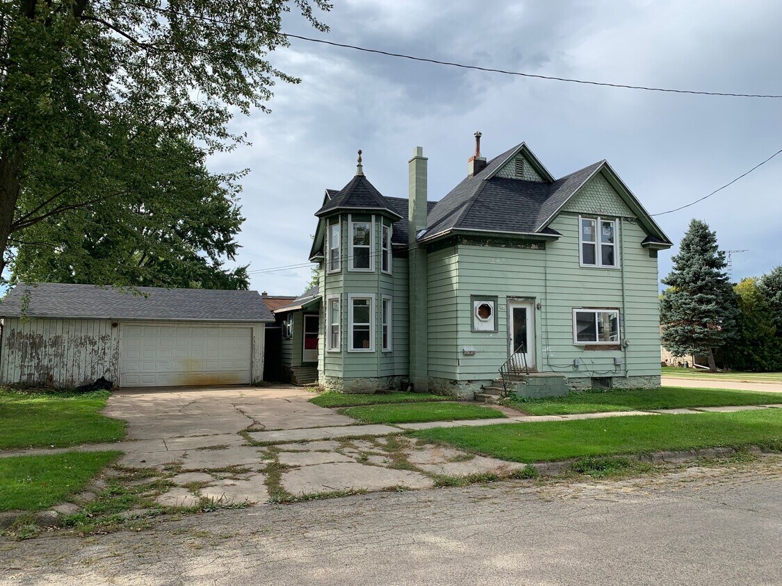 241 Frontier Street - 241 Frontier St