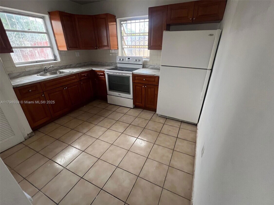 Primary Photo - 1770 SW 6th St