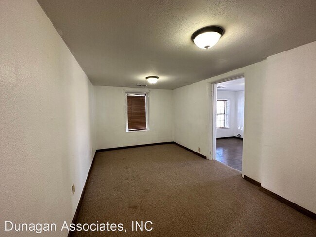 Building Photo - 1 br, 1 bath House - 402 1/2 S. Lake St.