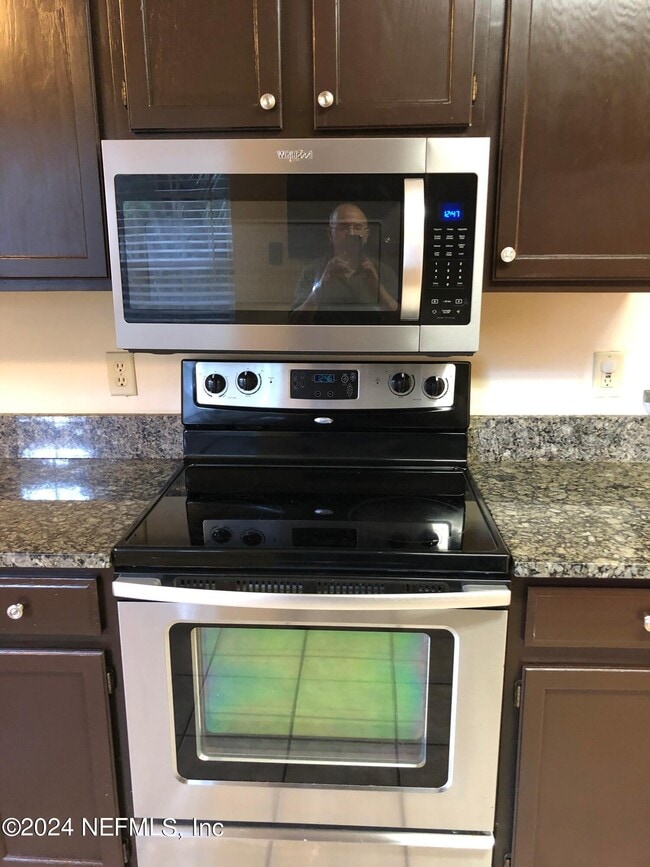 Building Photo - 12910 Forest Glen Ct S